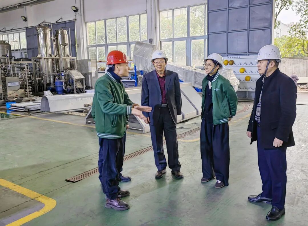 Exploring New Opportunities for Collaboration! Professor Liu Fang from South China University of Technology Visits Jhenten Machinery(圖2) Exploring New Opportunities for Collaboration! Professor Liu Fang from South China University of Technology Visits Jhenten Machinery(圖2)